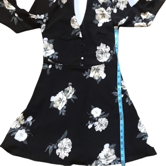 NWT Socialite Harper Floral Flared Sleeve Mini Dress sz XS - Picture 12 of 15